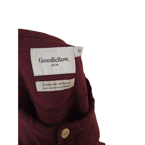 Goodfellow burgundy henley with cream buttons, size medium - Picture 3 of 4